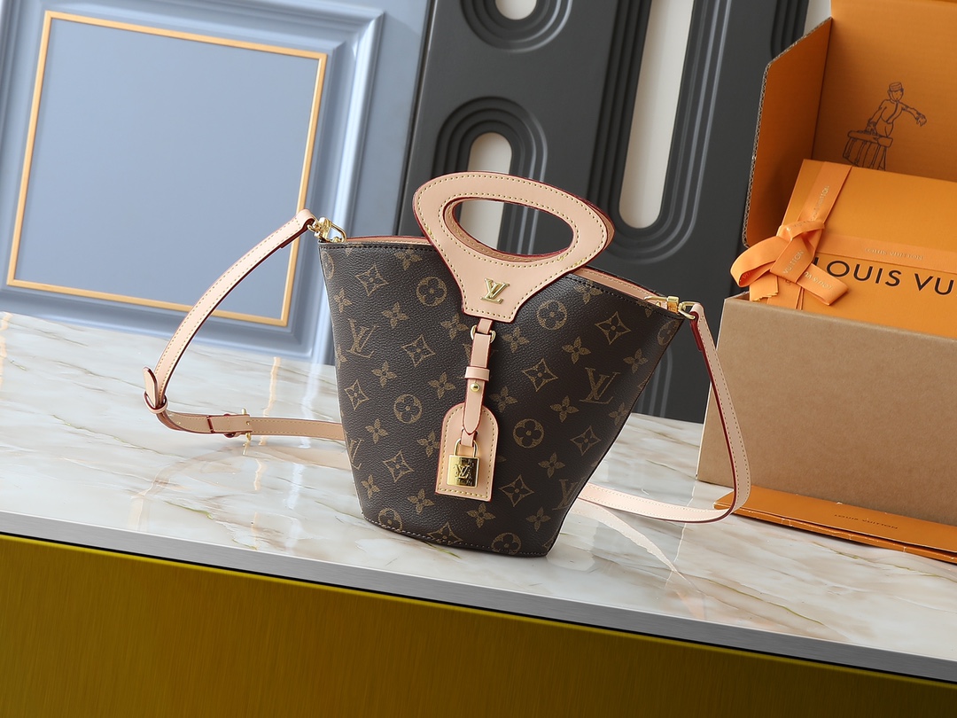 LV Soul Trunk Handbag Monogram Canvas Model M13871 Shoulder Strap Elegant